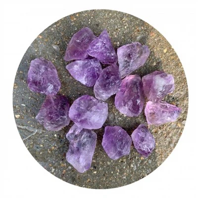 Фиолетовый аметистовый кристалл